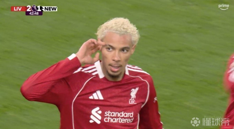 自迪亚斯以来，埃基蒂克是首位上半场梅开二度的利物浦球员