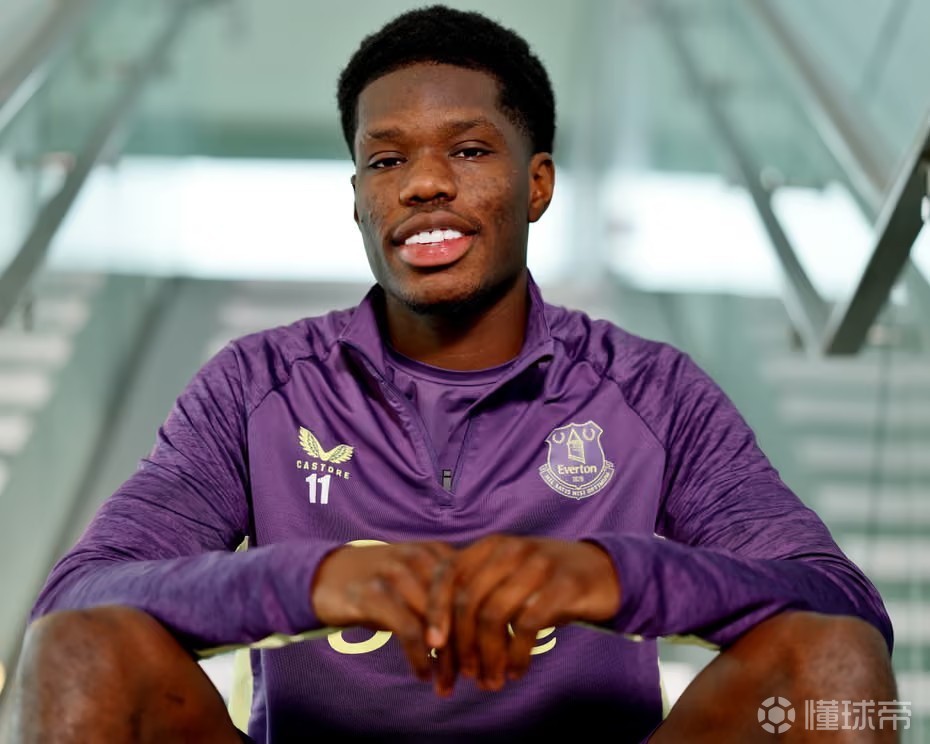 埃弗顿巴里：我小时候没有接受过系统性青训，18岁才改踢中锋