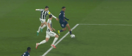 半场：巴黎1-1纽卡，维蒂尼亚、威洛克破门，登贝莱失点