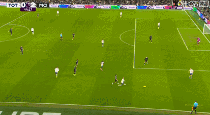 第44分钟，B席禁区内横传，塞门约轻松抽射破门，曼城2-0热刺